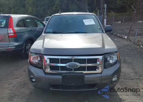 2009 Ford Escape Xlt z USA, uszkodzony, nr VIN 1FMCU93779KC31909